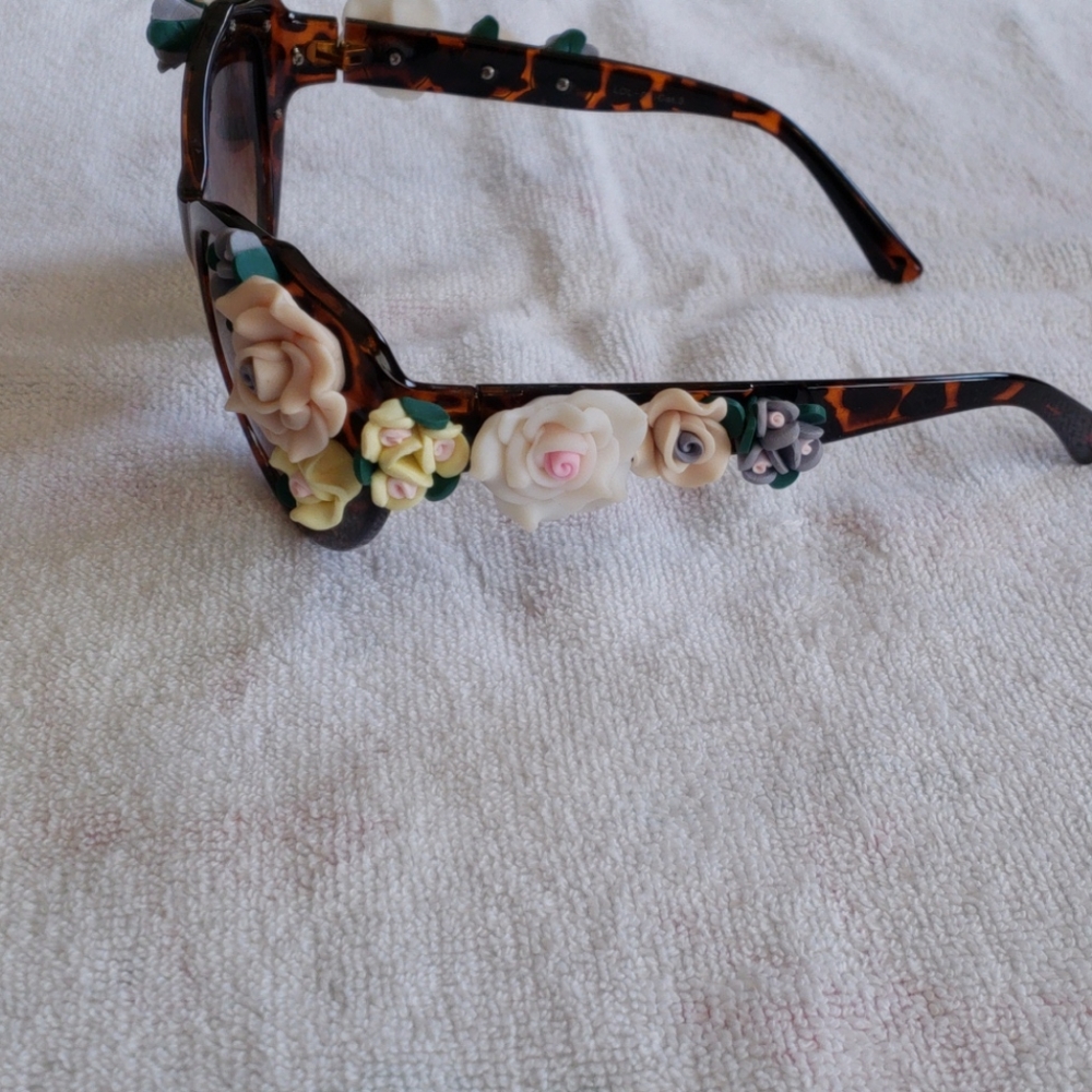 Flower Sunglasses - image 3